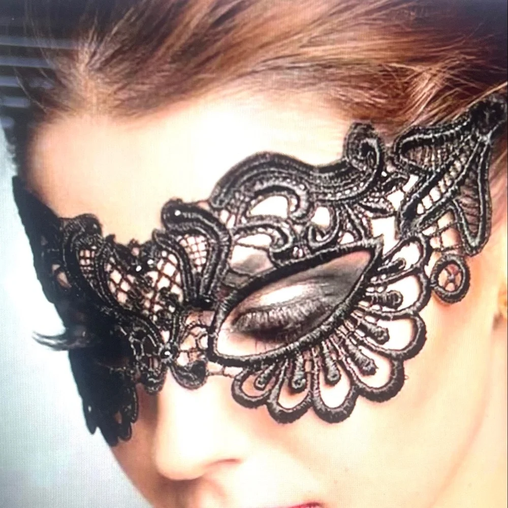 Women's embroidered Lace mask. NEW ITEM - Picture 2 of 3